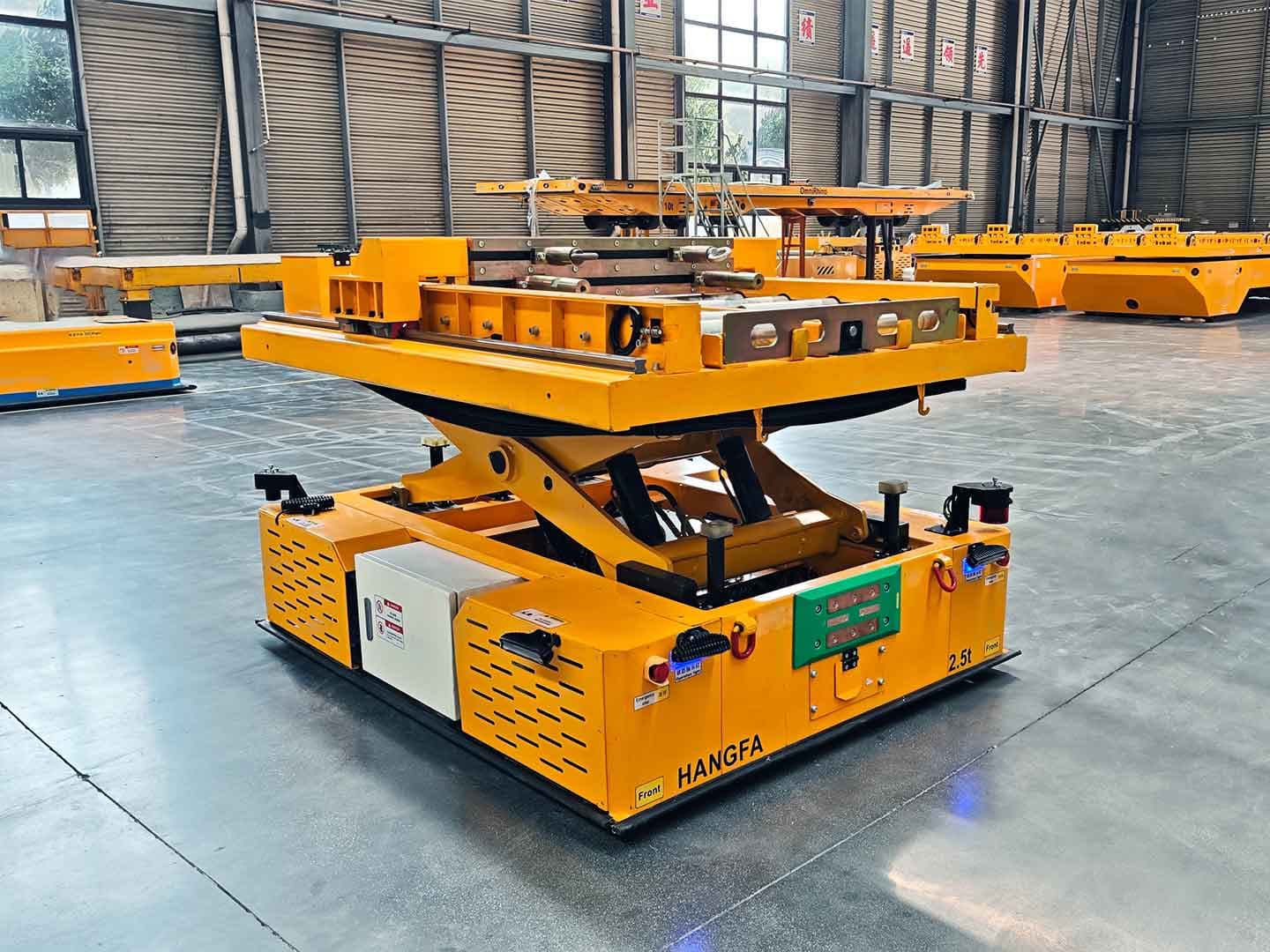2.5tAGV应用于运输工件-2