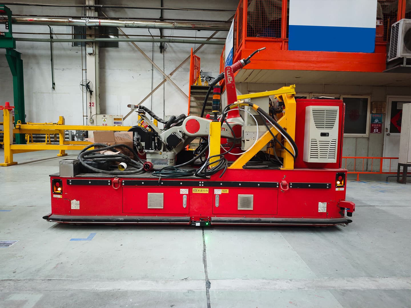 Application of 2t Transport Vehicle for Robotic Arm Operations-3