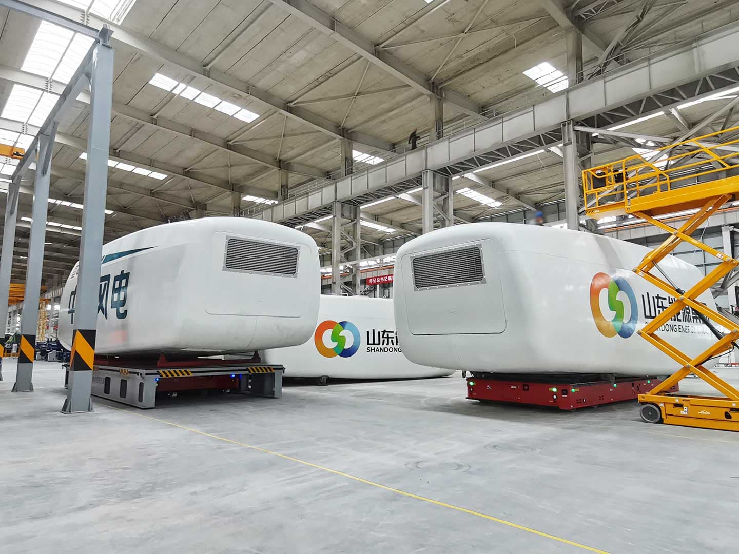 4 транспортных AGV применяются для транспортировки компонентов гондолы ветротурбины-1