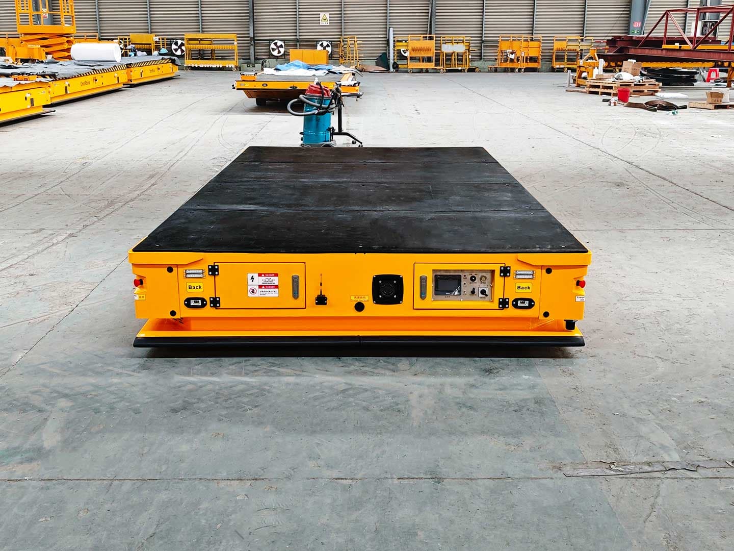 Применение тяжелого AGV грузоподъемностью 30 т с индивидуальными поддонами для транспортировки компонентов-1