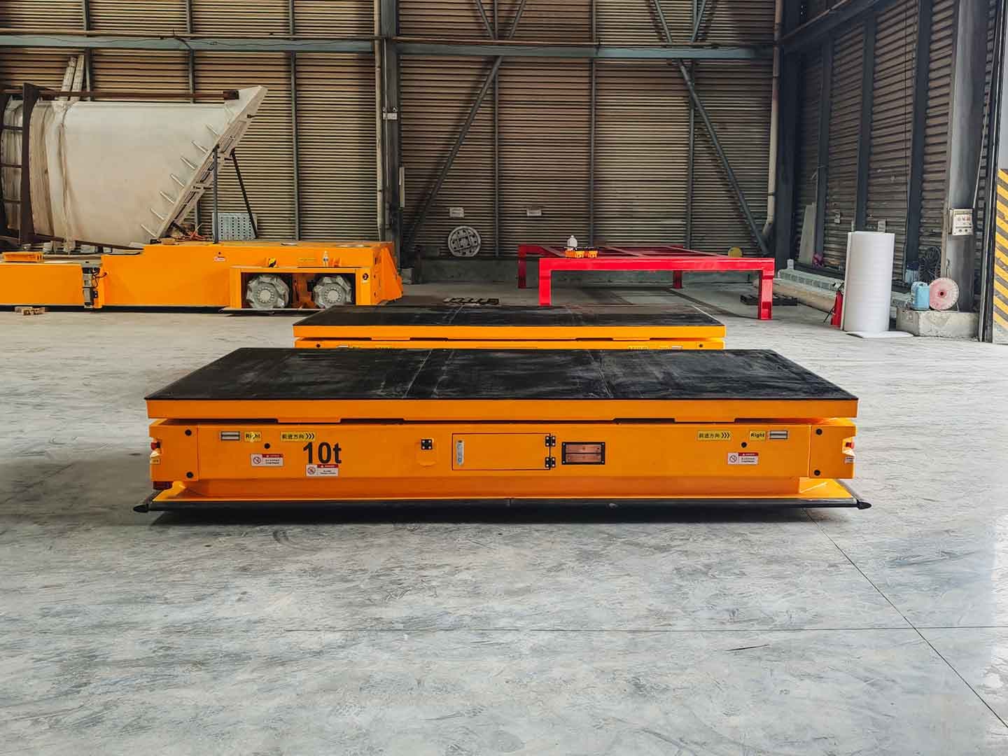 Синхронизированное двух AGV грузоподъемностью 10 т для транспортировки компонентов-1