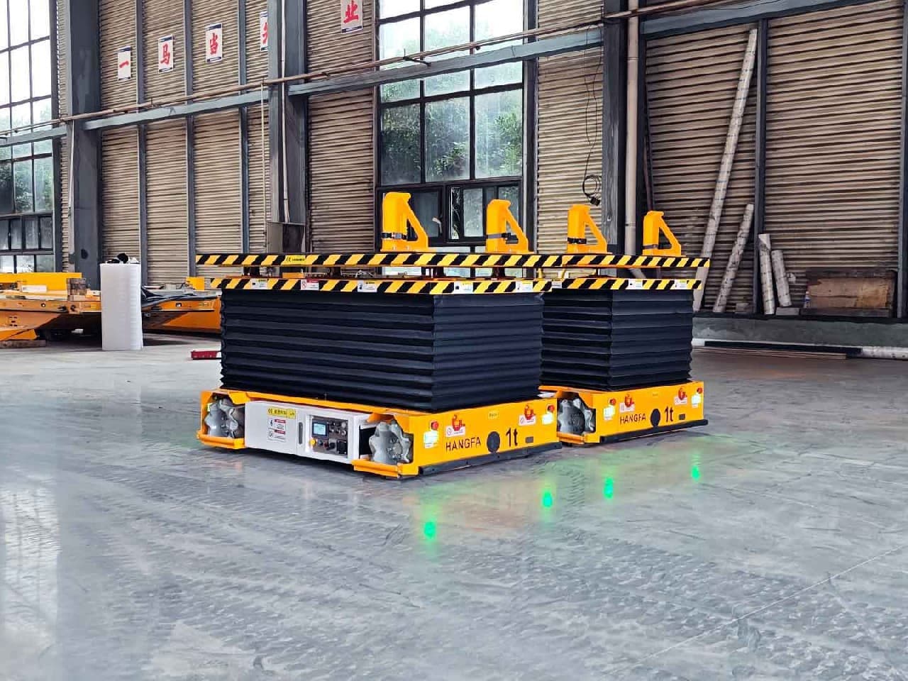 Подъемное AGV грузоподъемностью 1 т для транспортировки заготовок-0