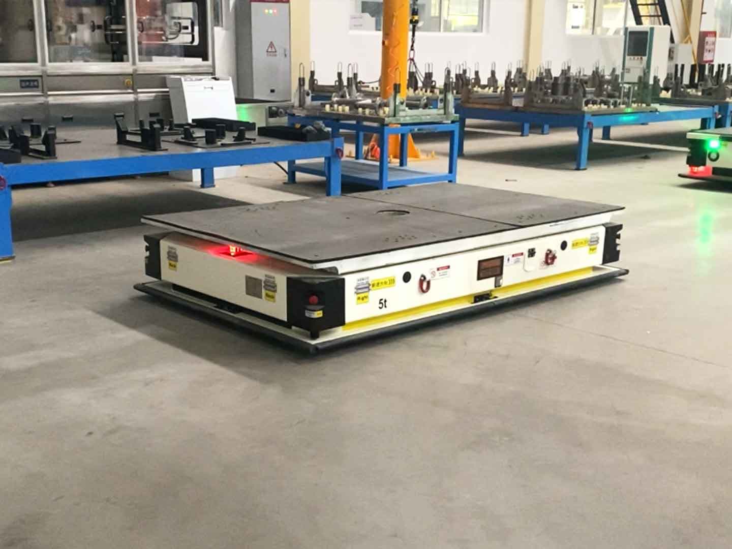 Применение скрытного подъемного тяжелого AGV грузоподъемностью 5 т при автоматизированной транспортировке в основной сборочной зоне цеха-3