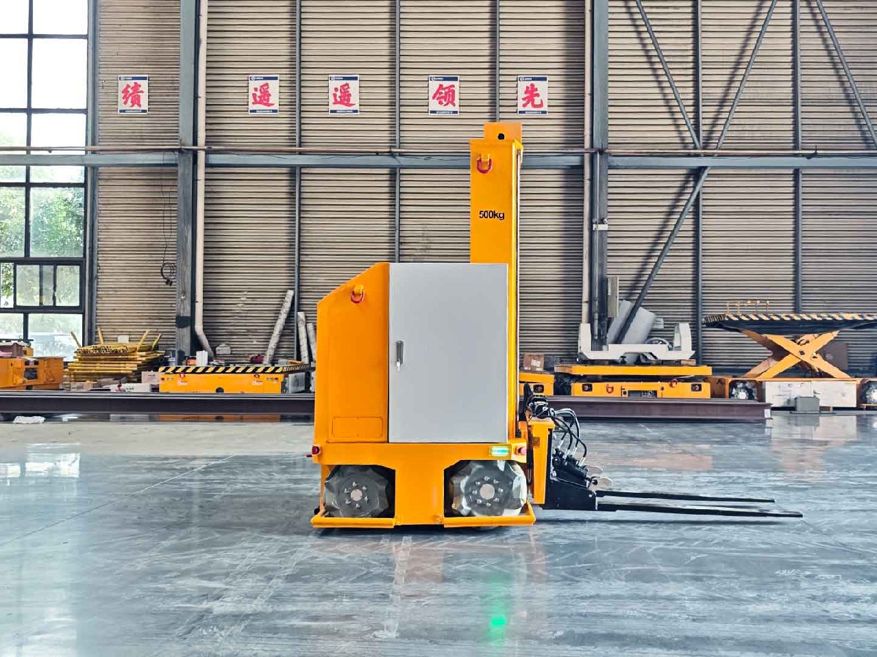 500kg叉车应用于转运工件